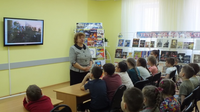 В Оренбургской областной полиэтнической детской библиотеке прошел час космических открытий