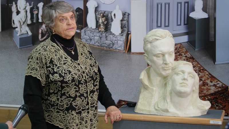 Областной музей изобразительных искусств приглашает побывать в гостях у оренбургских скульпторов Гавриила и Надежды Петиных 