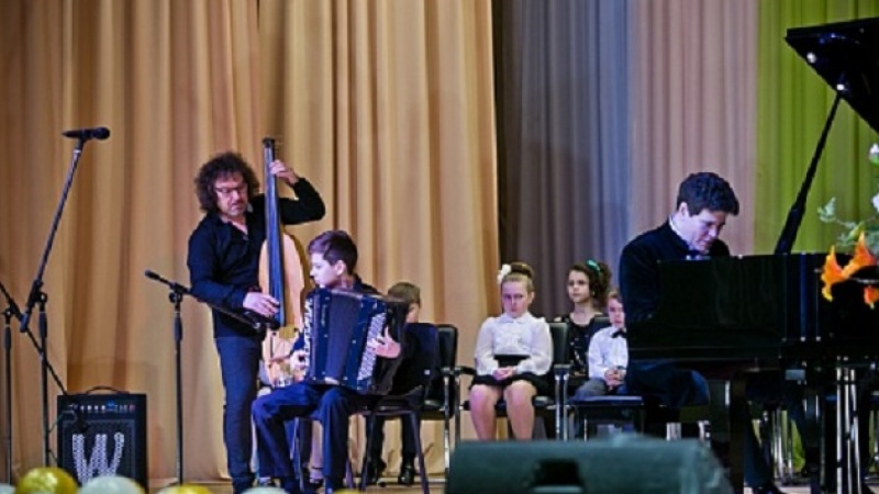 Денис Мацуев презентовал рояль в селе Октябрьское Оренбургской области
