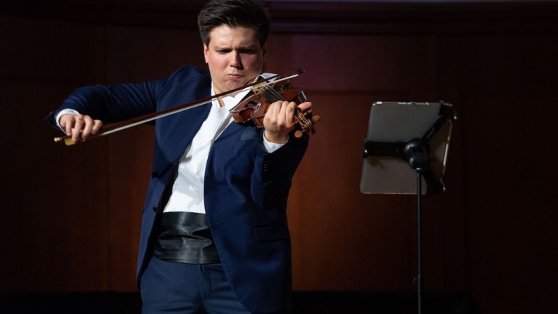Сегодня в Оренбурге выступит победитель международного конкурса имени Чайковского скрипач Сергей Догадин