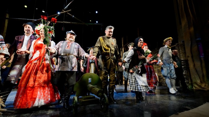 Более 80 артистов Оренбургского драматического театра отправятся в гастрольный тур
