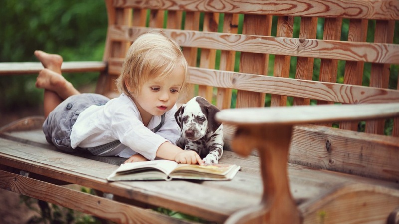 Дети читают собакам. Ноу-хау Областной полиэтнической детской библиотеки