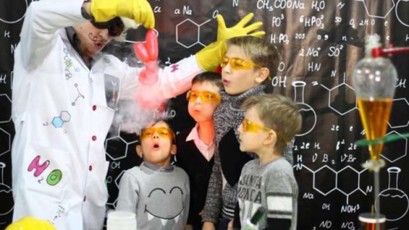 Областная полиэтническая детская библиотека приглашает в лабораторию научных развлечений
