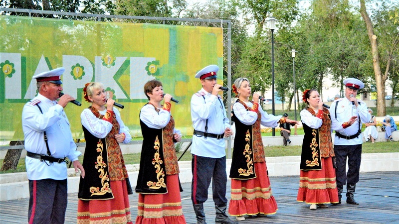 Проект «Лето в парке» представил творческие коллективы и солистов Ташлинского района