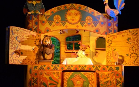 Гастроли Белгородского театра кукол в Оренбурге, спектакль «Машенька и медведь»