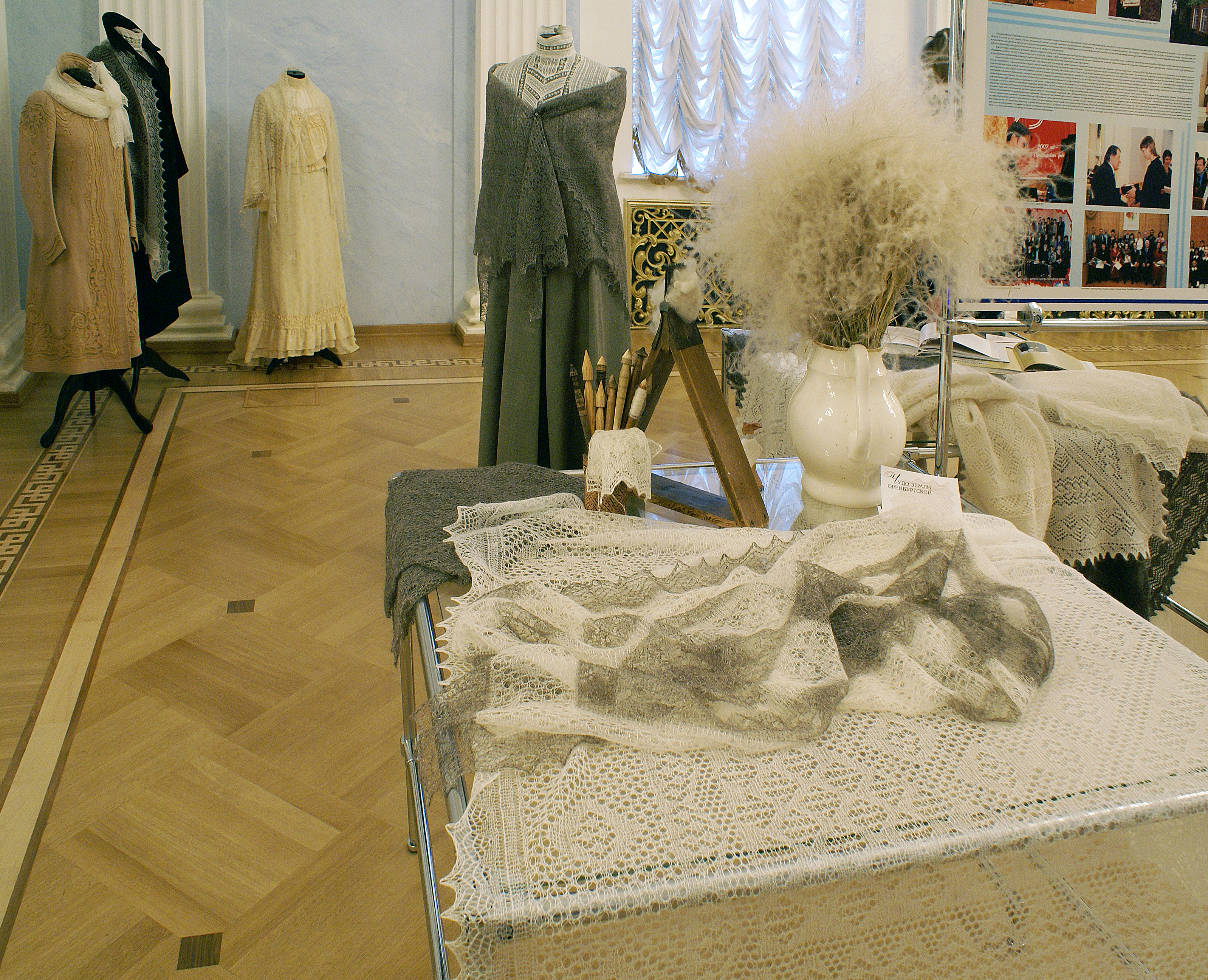 Оренбургские платки в Липецке