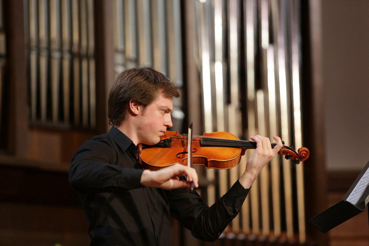 Степан Стариков (скрипка) и Камерный оркестр областной филармонии