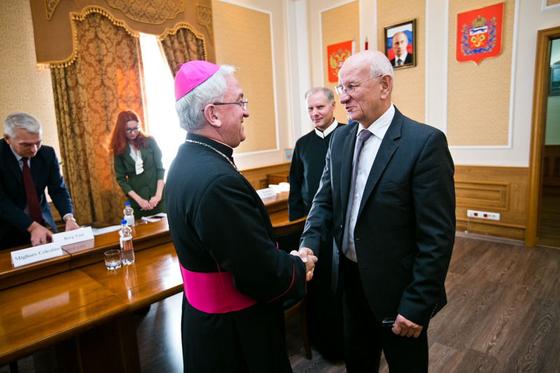 Глава региона встретился с послом Ватикана