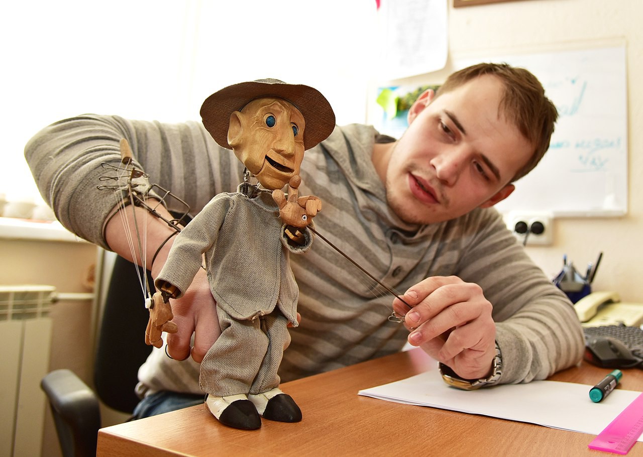 Актёр Областного театра кукол приглашает на мастер-класс по изготовлению кукол