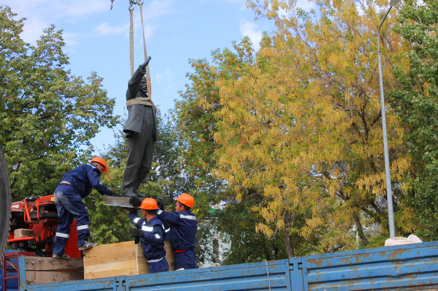 Первый этап противоаварийных работ на памятнике В.И. Ленину завершен