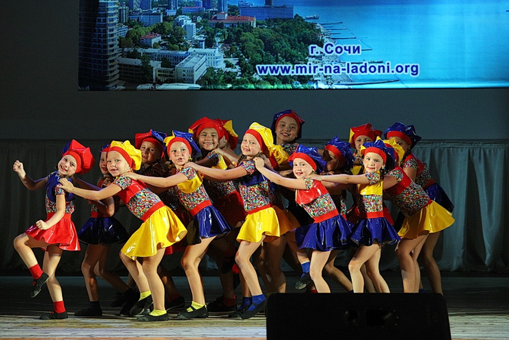 Из Сочи с победой: народный ансамбль танца «Радуга» стал лауреатом международного конкурса «У самого Чёрного моря»