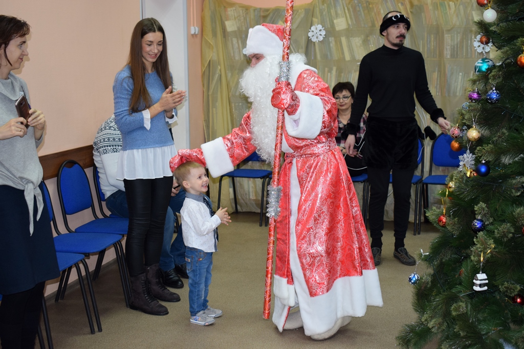 Более тысячи детей посетили новогодние утренники в Оренбургской областной полиэтнической детской библиотеке