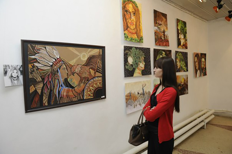 В Оренбурге будет представлена седьмая выставка проекта «Молодые художники» (16+)
