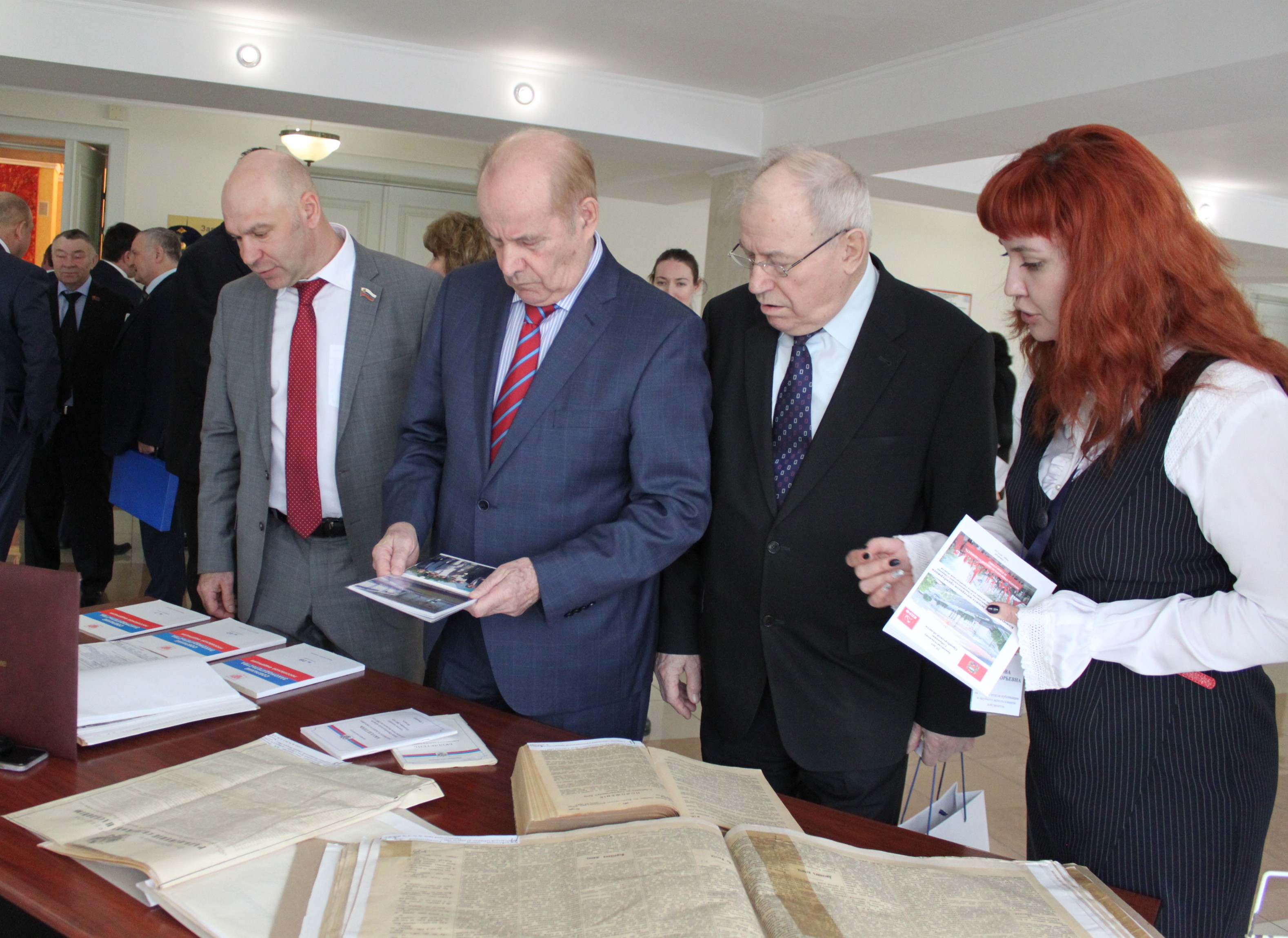 Архивисты представили выставку для участников торжественного заседания, посвященного 25-летию Законодательного Собрания Оренбургской области