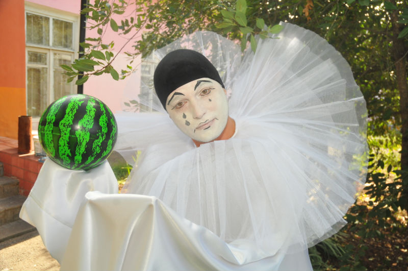 #Этотдень Ровно 18 лет назад театр кукол «Пьеро» впервые провёл фестиваль «Оренбургский арбузник»