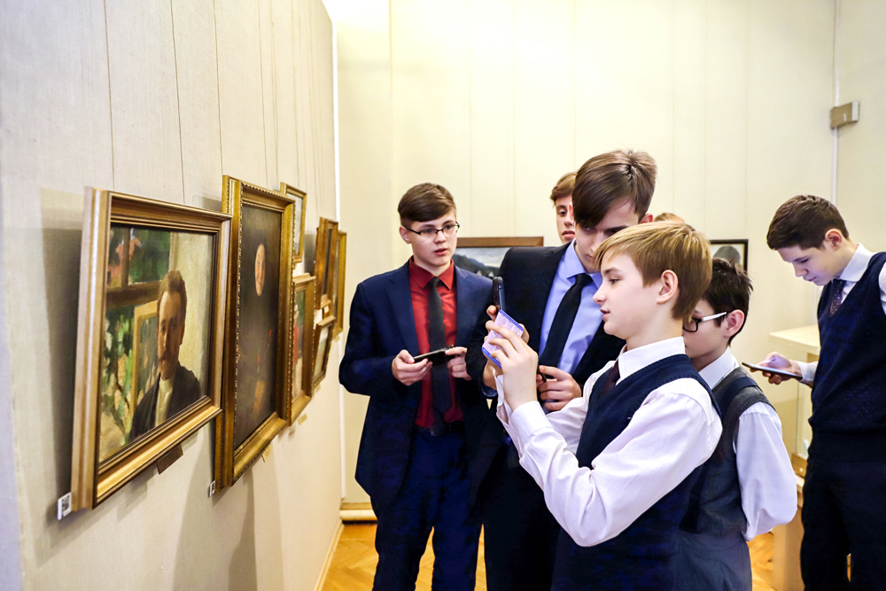 Национальный проект «Культура»: в Оренбургском музее изобразительных искусств работает мобильное приложение «Артефакт»