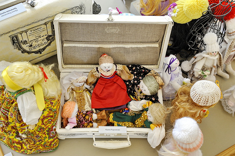 Областной музей изобразительных искусств приглашает на выставку «О чем молчат куклы»