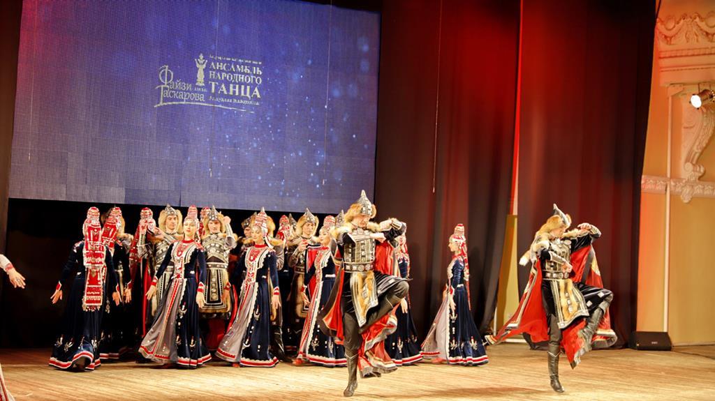 На Всероссийском фестивале «Оренбургский пуховый платок» ансамбль танца из Башкортостана покорил оренбургских зрителей