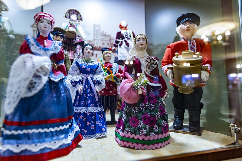 В Губернаторском музее представлены куклы народов мира