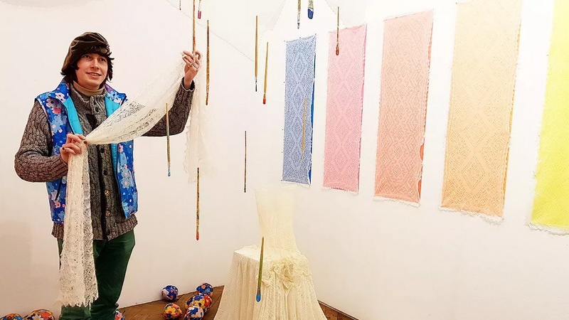 В Швейцарии работает выставка «Оренбургский пуховый платок на фоне Альп»