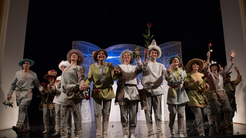 Снежно-нежная команда театра приглашает вас на праздничные показы спектакля «Двенадцать месяцев» (6+)
