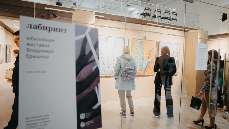 В Оренбуржье  открылась юбилейная выставка живописца Владимира Ерышева «Лабиринт»