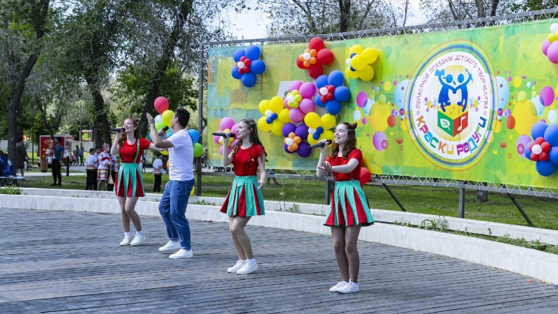 В Оренбуржье прошел Областной фестиваль детского творчества «Краски радуги»
