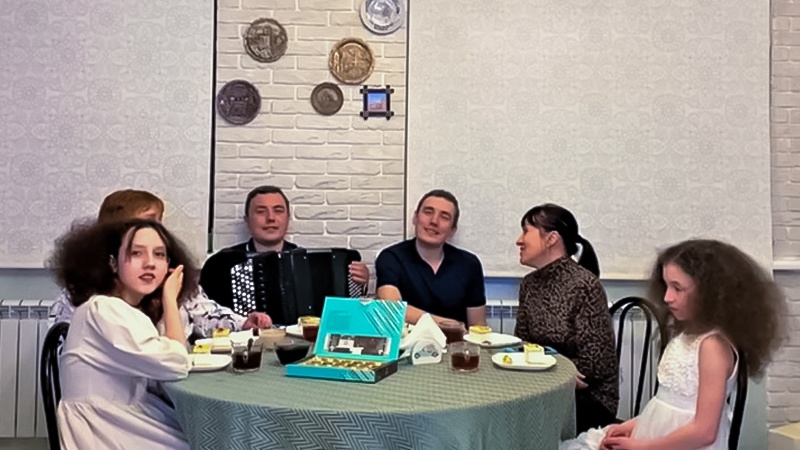 Семья Оренбуржья стала финалистом проекта «Поем на кухне всей страной»
