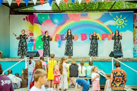 «Лето в парке» с творческими коллективами Переволоцкого района