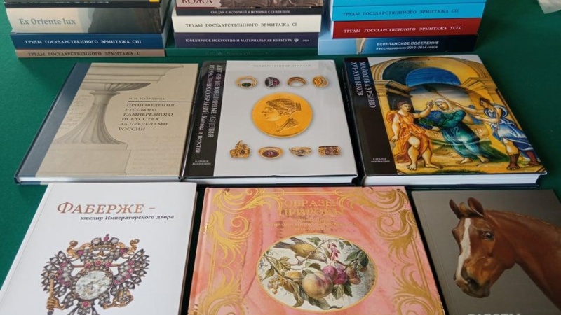Государственный Эрмитаж подарил Оренбургскому музею изобразительных ис-кусств более 60 книг