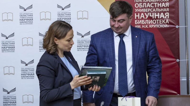 Культура объединяет: областную библиотеку посетил министр культуры ЛНР Дмитрий Сидоров