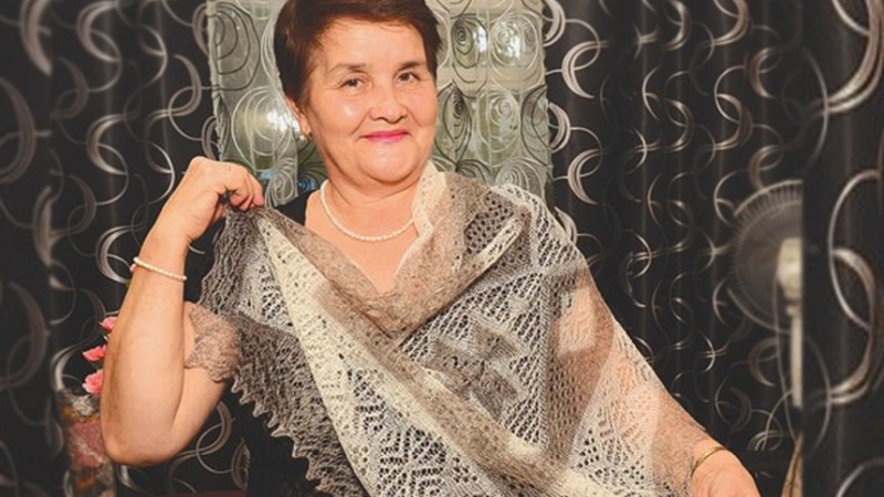 Оренбуржцы учатся вязать пуховые платки онлайн