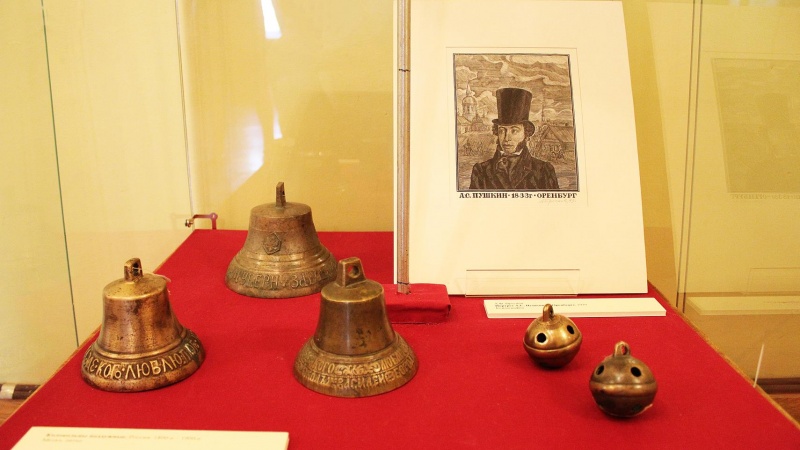 Национальный проект «Культура»:В Оренбургском губернаторском музее работает выставка «Колокола и колокольчики»