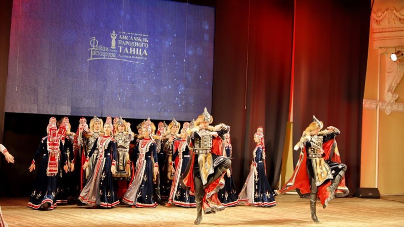 На Всероссийском фестивале «Оренбургский пуховый платок» ансамбль танца из Башкортостана покорил оренбургских зрителей