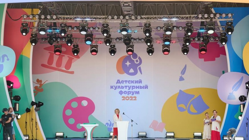 Министр культуры Оренбургской области Евгения Шевченко работает на Детском культурном форуме