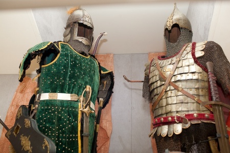 В Оренбургском губернаторском историко-краеведческом музее работает выставка «Когда звенела сталь мечей»