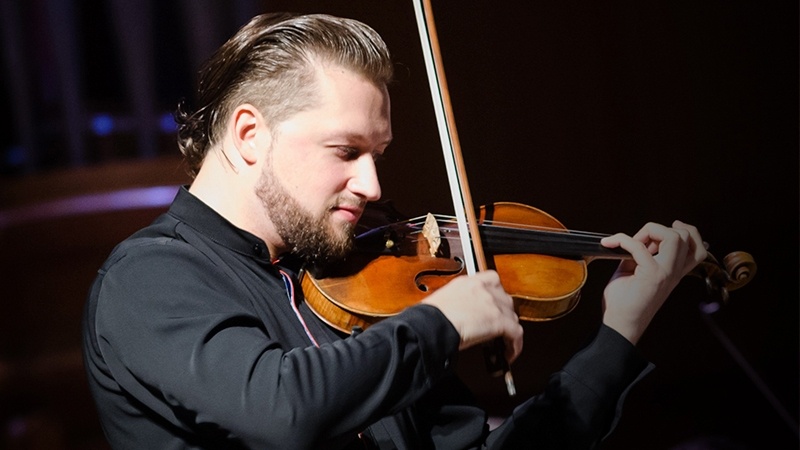 Скрипач Павел Милюков и Камерный оркестр областной филармонии представят программу «Бетховен – 250»