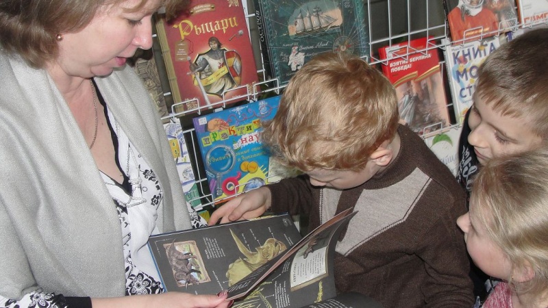 В Оренбуржье проходит кольцевая книжная выставка «Детство с книгой»