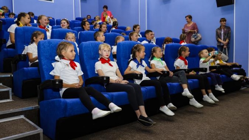 Национальный проект «Культура»: в селе Шарлык открылся современный кинозал