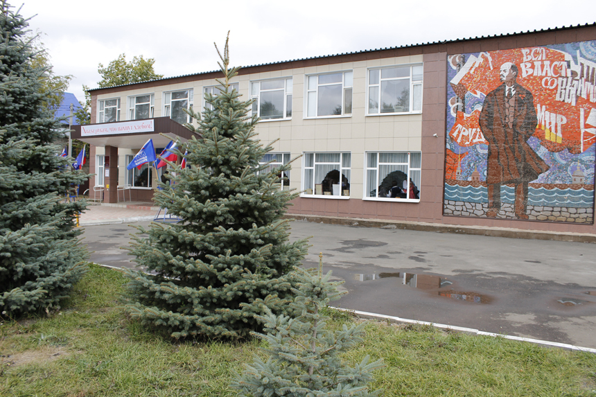 Погода в селе октябрьском. Село Октябрьское Оренбургская область. Оренбургская область Октябрьский район село Октябрьское. Село Октябрьское Оренбургской области РДК. Музей село Октябрьское Оренбургская область.