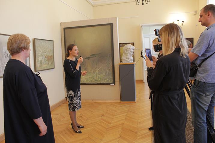 Министр культуры Оренбургской области Евгения Шевченко открыла выставку в музее изобразительных искусств