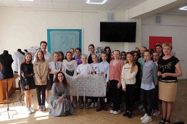 Выставка «Оренбургский пуховый платок» гастролирует в Минске