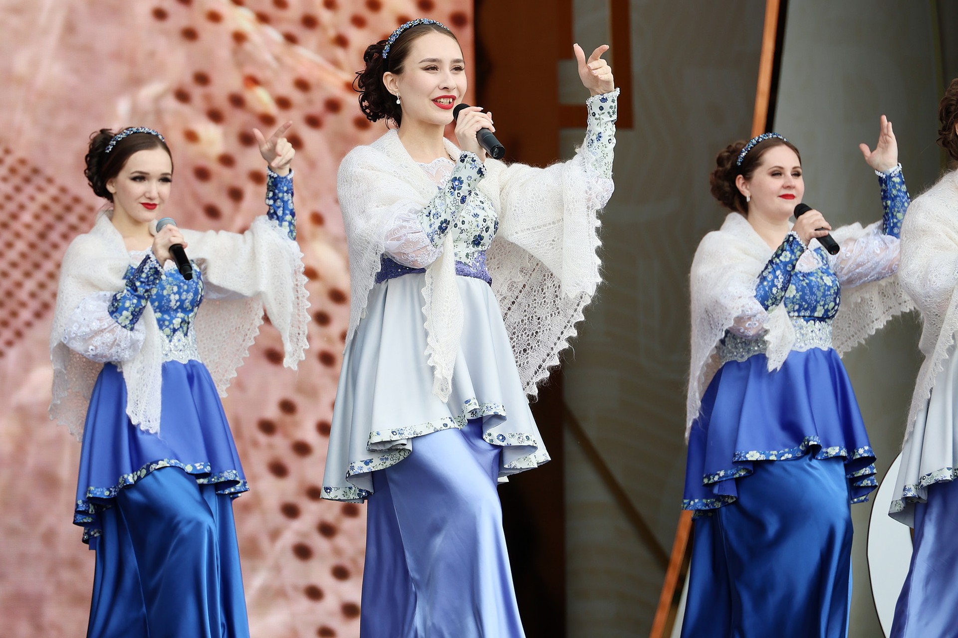 Оренбургский ансамбль «Раздолье» выступил на Всероссийском свадебном фестивале