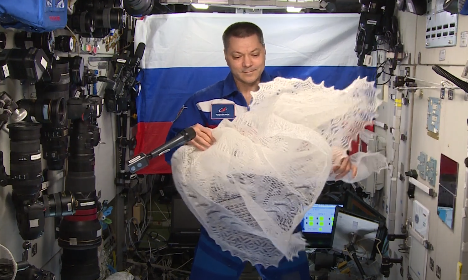 Оренбуржцы поздравляют космонавта Олега Кононенко с мировым рекордом