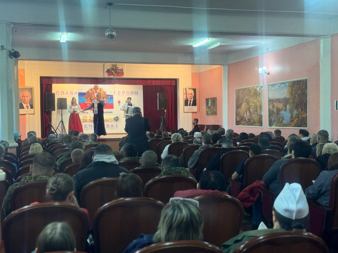 Солисты Оренбургской областной филармонии выступили перед военнослужащими