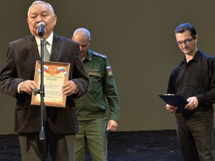 Оренбургский драматический театр им. М. Горького получил благодарственное письмо от 137-го отдельного разведывательного батальона