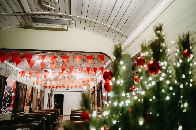 Новогодние кинопоказы в выставочном комплексе «Салют, Победа!»