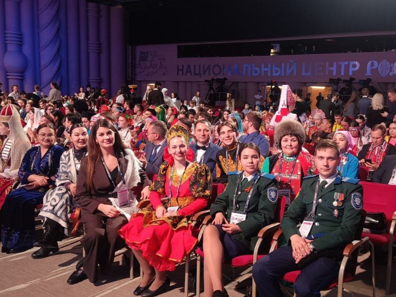 Студенты Оренбургского колледжа культуры и искусств приняли участие в открытии Года единства народов России в Москве
