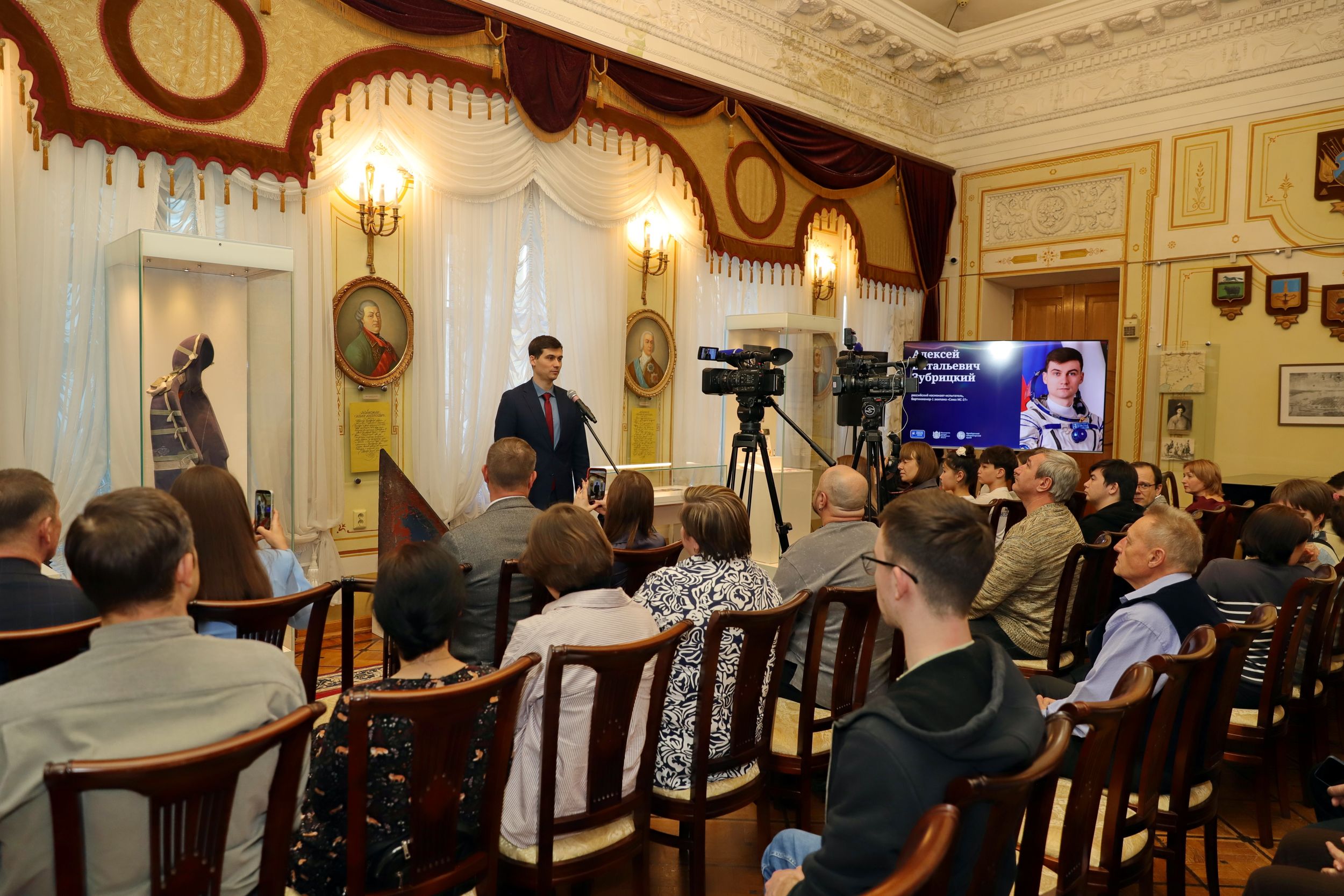 В Оренбургский губернаторский музей передали более 80 космических экспонатов