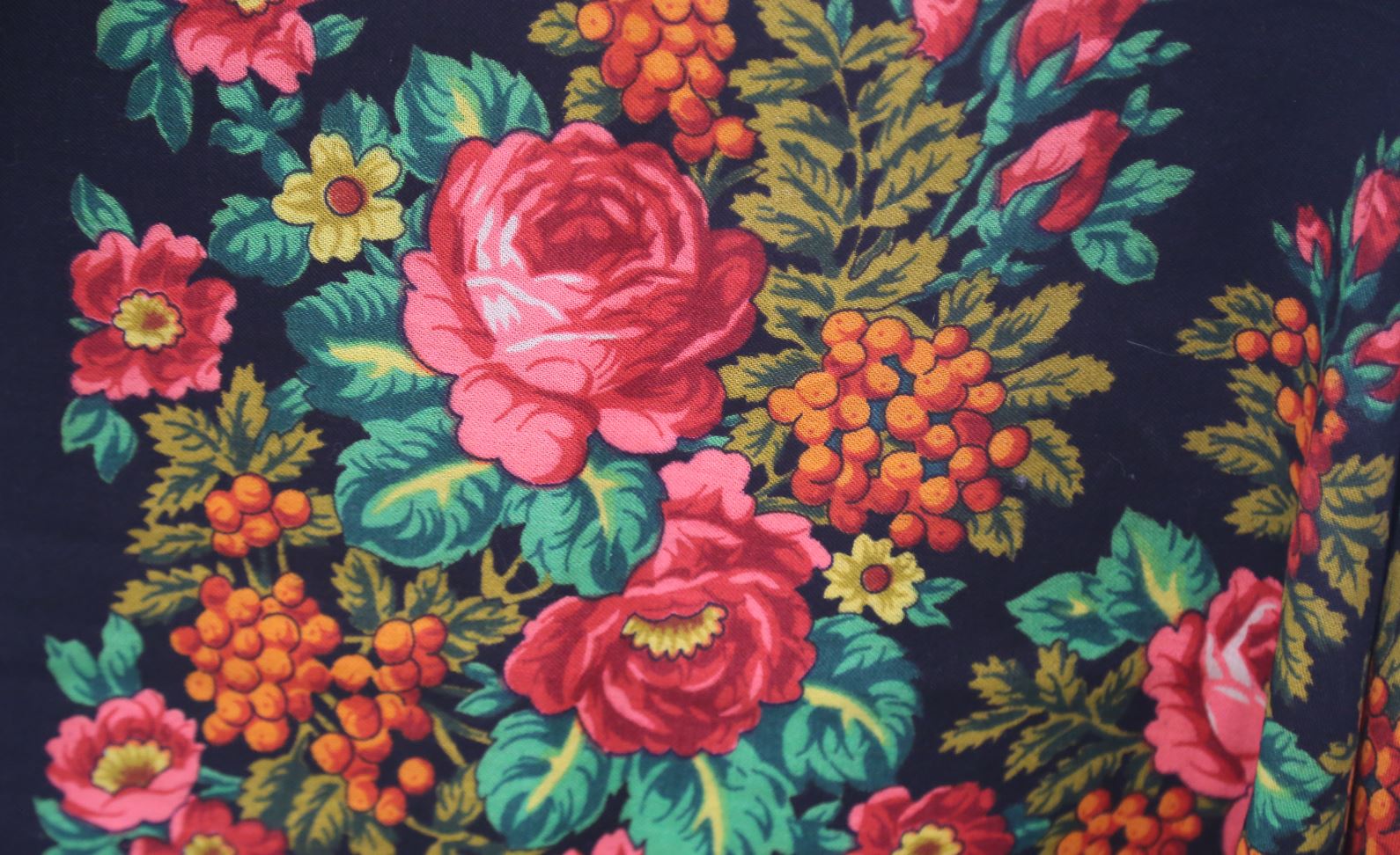 В Галерее «Оренбургский пуховый платок» покажут коллекцию платков с цветочным узором